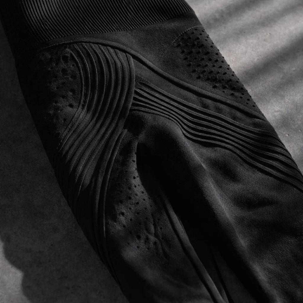 Narbild pa 3D-monstret i Slankras skulpterande leggings som skapar kurvor naturligt